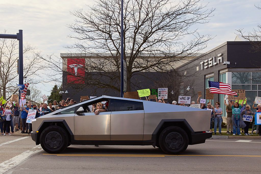 The Proud Boys and Militias Come to Tesla’s Defense